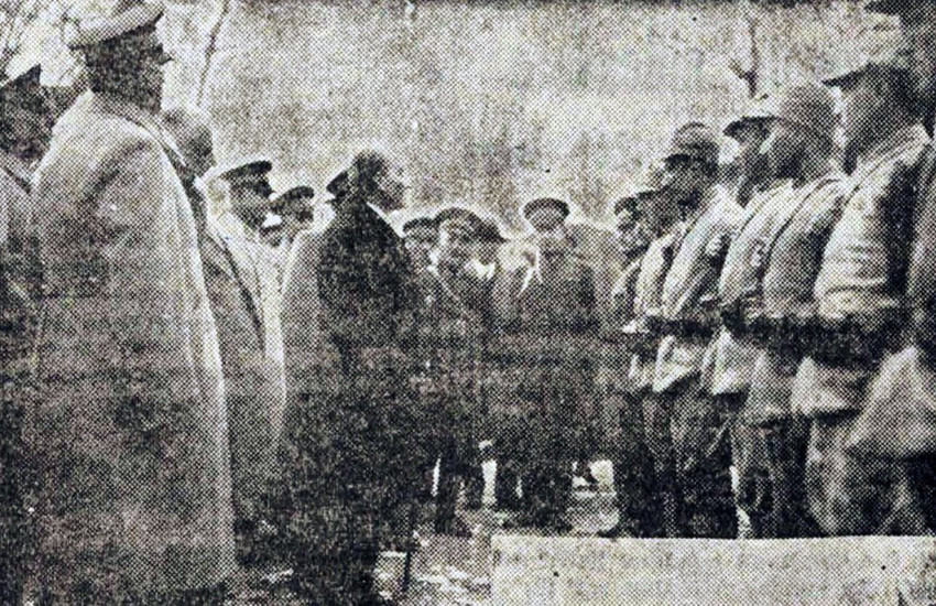 Cumhuriyetimizin kurucusu büyük önder Mustafa Kemal Atatürk'ün 10 Şubat 1931 tarihinde Antalya'ya 2'nci kez giderek Mehmetçik'i selamladığı anlara dair görüntüsü ortaya 