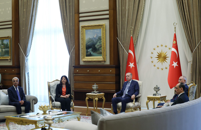 Cumhurbaşkanı Erdoğan, DEM Parti heyetini Cumhurbaşkanlığı Külliyesi’nde kabul ediyor.