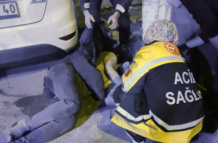 Aksaray'da yasak aşk yaşadığı evli kadının yatak odasında kocasına yakalanan bir kişi, odanın balkonundan kaçmak isterken 4. kattan düşerek hayatını kaybetti.