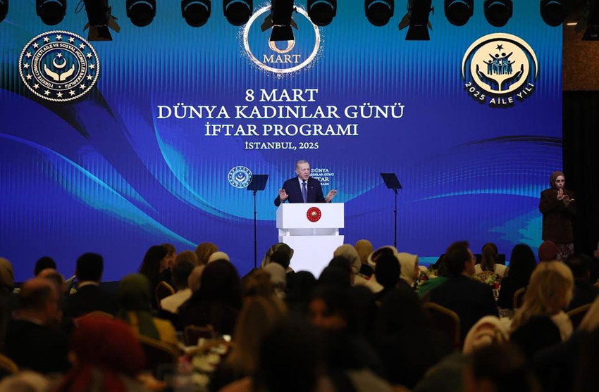 Cumhurbaşkanı Erdoğan, Konya'da 2 yaşındaki kız çocuğunun sokak köpeklerinin saldırısı sonucu hayatını kaybetmesiyle ilgili olarak, ''Muhalefetin ve çeteleşmiş kimi yapıların tüm engellemelerine rağmen başıboş köpek sorununu çözmek amacıyla ağustos ayında çıkardığımızın yasanın uygulamasını temin için de kararlı adımlar atıyoruz.'' dedi.