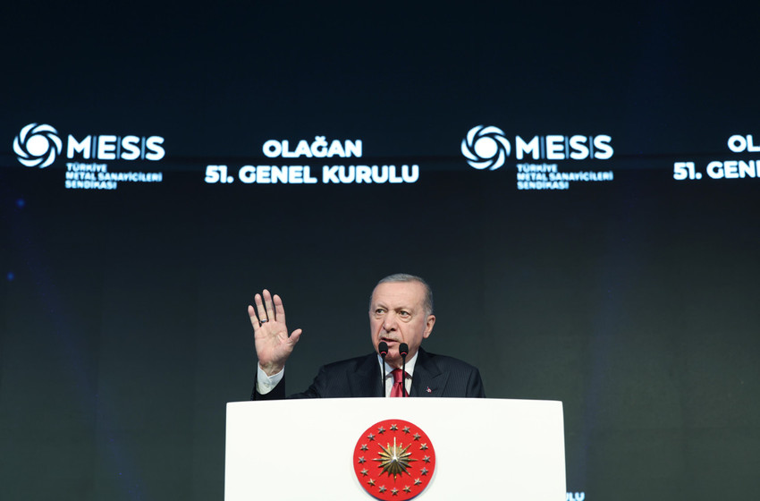 Cumhurbaşkanı Erdoğan, uyguladıkları ekonomi programının olumlu etkilerinin görülmeye başladığını belirterek, ''Yıllık enflasyon son 4 ayda 26,1 puan geriledi. Biraz daha sabredecek, çok daha güzel neticeleri göreceğiz.'' dedi.