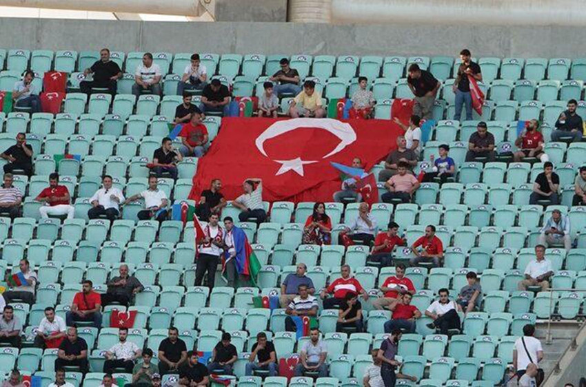 Türkiye-Galler maçında dikkat çeken pankart - Resim: 3