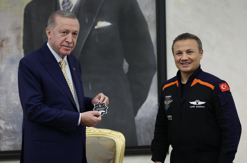 Alper Gezeravcı'dan Erdoğan'a çok özel hediye - Resim : 2