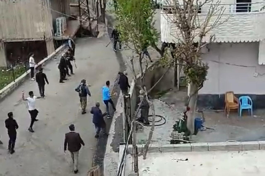 Yerel seçimler bitti ama tartışmaları bitmedi... Şırnak'ta AK Parti'nin kazandığı ilçede AK Partililer ile Yeniden Refah Partililer arasında çıkan taşlı sopalı kavgada 7 kişi yaralandı.