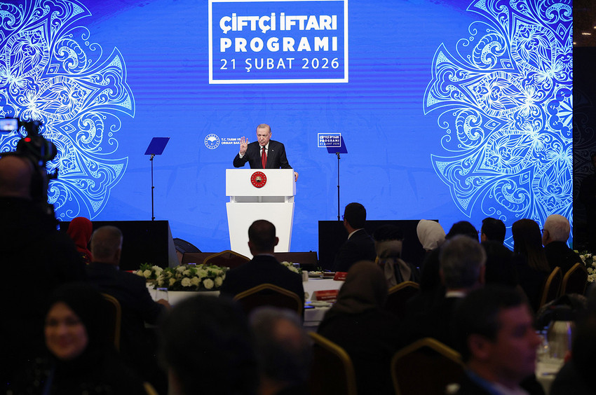 Cumhurbaşkanı Erdoğan, &ccedil;ift&ccedil;ilerle iftar sofrasında buluştu, 2026 yılı tarım desteklerinin rotasını &ccedil;izdi! 6 Mart'tan itibaren 81 milyar liralık dev &ouml;deme hesaplara ge&ccedil;iyor. Gen&ccedil;lere ve kadınlara &ouml;ncelik tanıyan "Kırsalda Bereket K&uuml;&ccedil;&uuml;kbaşa Destek" projesiyle 150 bin hayvan dağıtılacak. İşte bedava bakım desteğinden faizsiz krediye, deprem b&ouml;lgesi paketinden yeni &uuml;retim planlamasına kadar &uuml;reticinin y&uuml;z&uuml;n&uuml; g&uuml;ld&uuml;recek t&uuml;m detaylar.