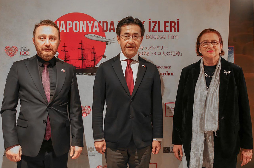 Japonya ve Türkiye arasındaki diplomatik ilişkilerin tesisinin 100.yıldönümü vesilesiyle Beyoğlu Sineması’nda geniş katılımlı olarak Japonya’da Türk İzleri Belgesel Filmi’nin gösterimi gerçekleştirildi. 