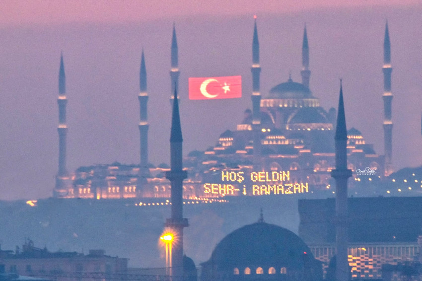 Taksim Camii, Çamlıca Camiisi’ni selamladı - Resim : 1