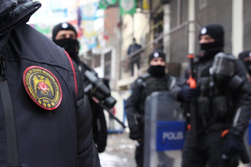 Öcalan'a saygı duruşu skandalı! Polis düğmeye bastı - Resim: 3