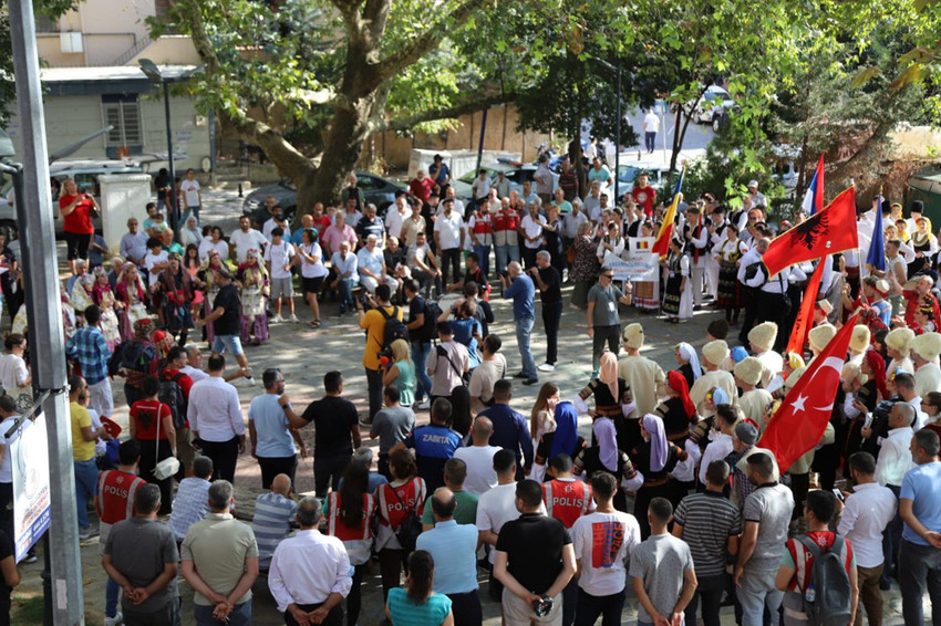 Uluslararası Halk Oyunları Festivali coşkusu Kartal’ın mahallelerini sardı - Resim : 2