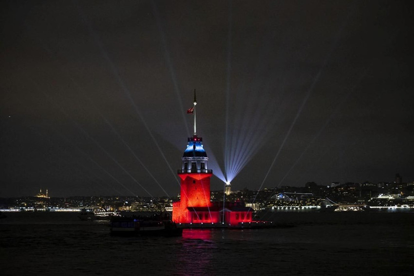 Kız Kulesi'nde görsel şölen! Işık ve lazer şovuyla açıldı - Resim: 4