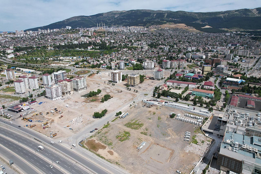 Depremde 4 bin 500 kişinin can verdiği mahalleden yürek yakan görüntüler - Resim: 1
