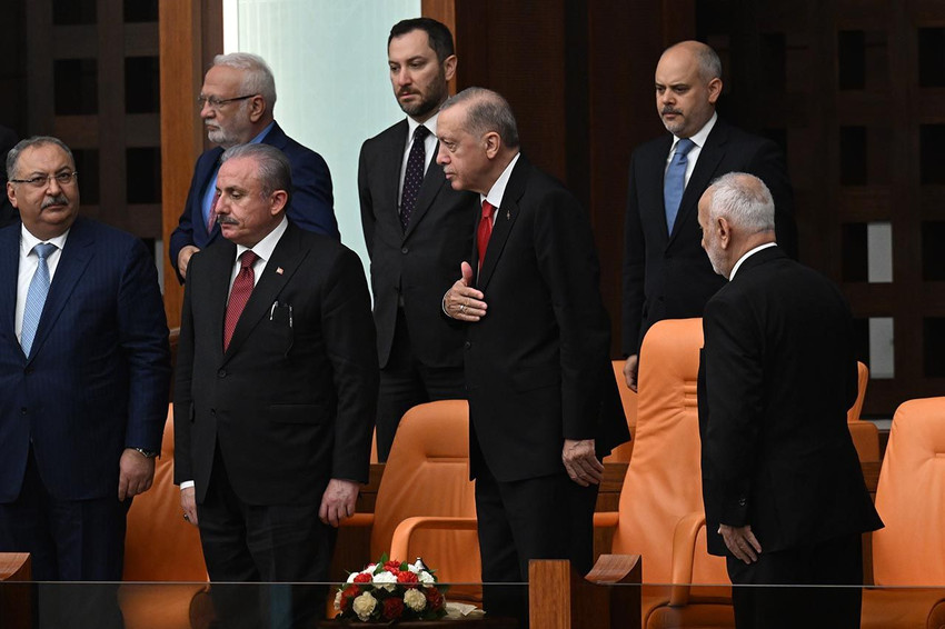 Meclis'teki 3 parti Erdoğan gelince ayağa kalkmadı - Resim: 4