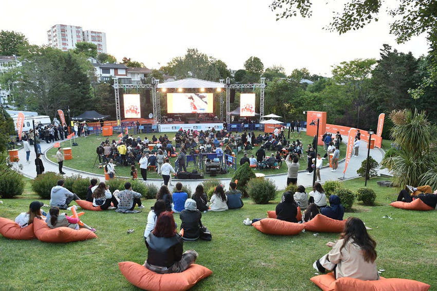 Beşiktaş Belediyesi, 19 Mayıs Atatürk’ü Anma, Gençlik ve Spor Bayramı kapsamında 5 gün boyunca Gençlik Festivali düzenliyor. 