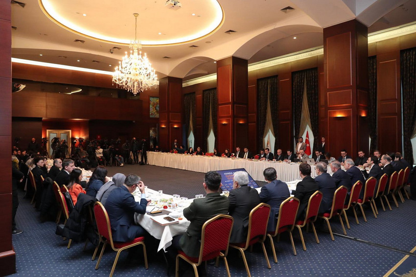AK Parti'nin bu pazar gerçekleşecek 8'inci Olağan Kongresi'ne davet edilen isimler resmen açıklanırken, kongre için DEM Parti, Deva ve Gelecek Partileri'nin kongreye davet edilmediği ortaya çıktı. 