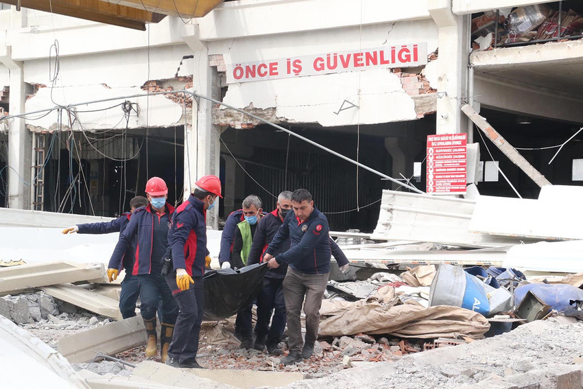 Kahramanmaraş'ta fabrika çöktü: Ölü ve yaralılar var - Resim : 1
