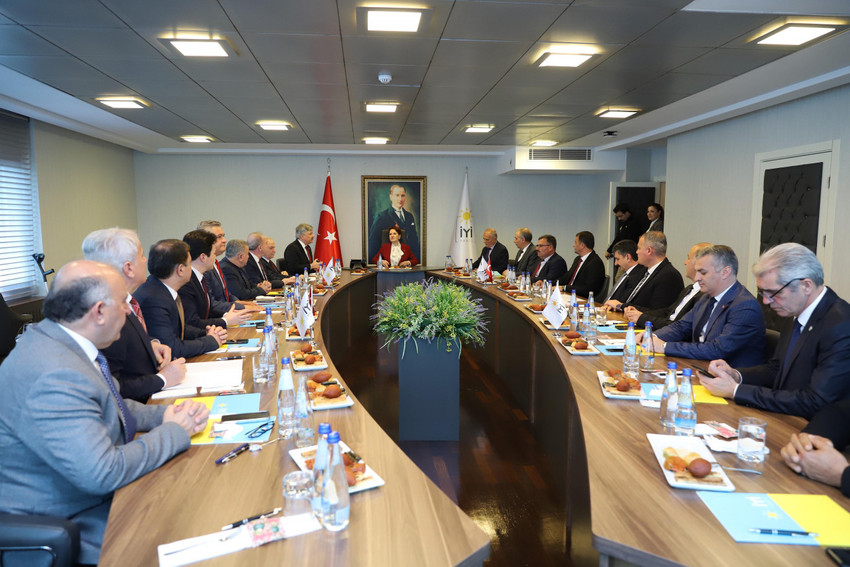 Akşener belediye başkanları ile görüştü - Resim : 1