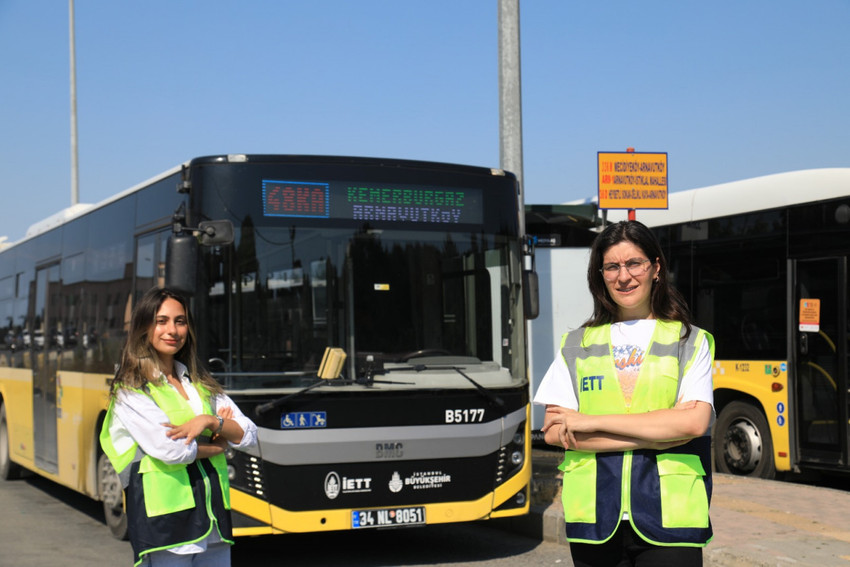 İstanbul Büyükşehir Belediyesi (İBB) kuruluşu İETT, kadın istihdamı için yeni bir adım daha attı. Peronların düzen ve kontrolünden sorumlu olarak “Kadın Saha Denetim Amirleri” göreve başladı.  İETT’de seferler artık ilk kez kadınların amirliğinde ilerleyecek.