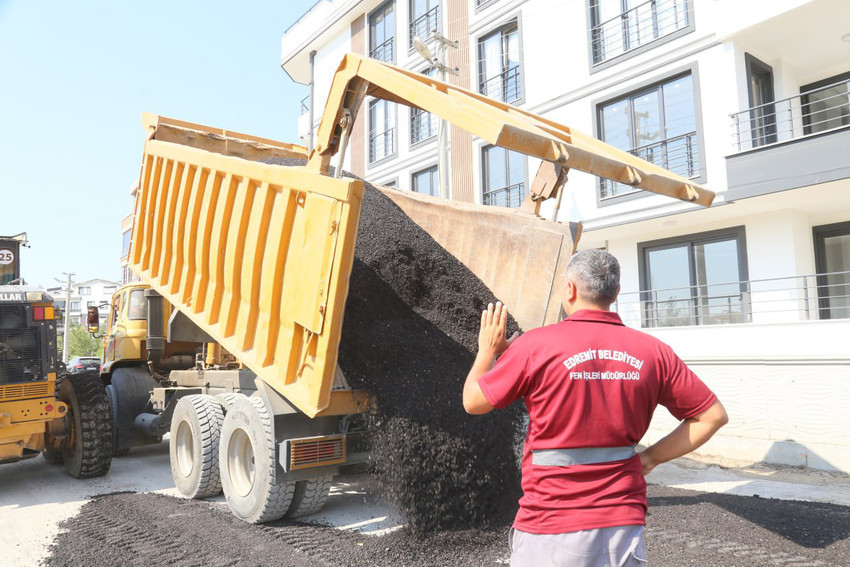 Edremit’te Altınkum’da asfalt çalışmalarına hız verildi - Resim : 3