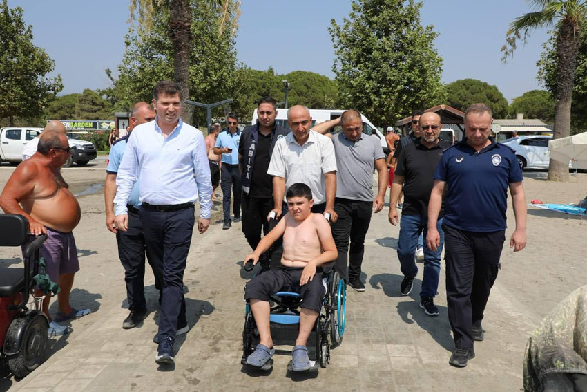 Edremit Belediye Başkan Yardımcısı Tayfun Canlı engelli gencin hayallerini gerçekleştirdi - Resim : 1