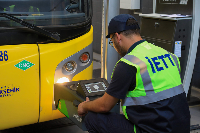 İstanbul toplu ulaşımının en büyük aktörü olan ve günde 4 milyonun üzerinde yolculuk gerçekleştiren İETT, son 4 yılda yaptığı çalışmalar ile sefer gerçekleştirme oranını %98’in üzerine yükseltti. 