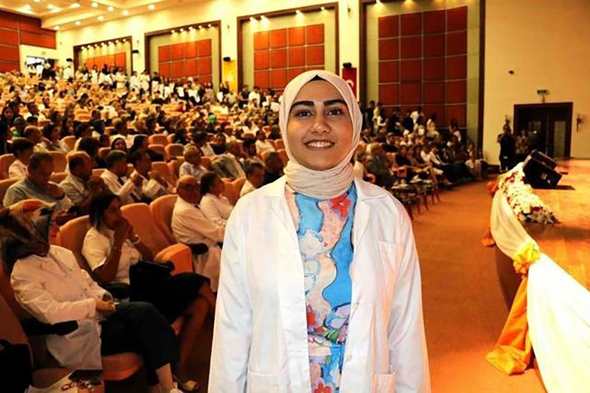 Çocukluk hayali gerçek oldu: Temizlik personeli olarak çalıştığı hastanenin tıp fakültesini kazandı - Resim: 3
