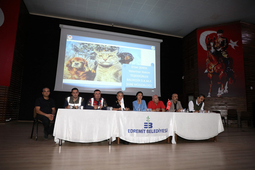Edremit Belediyesi, kaymakamlık ve ilgili kurumlardan yetkili kişilerin katılımıyla 4 Ekim Hayvanları Koruma Günü’nde gerçekleşen bilgilendirme toplantısında sokaktaki canlar konuşuldu.