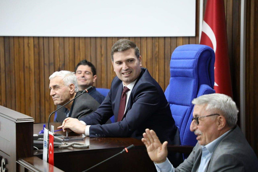 Edremit Belediyesi, Edirneli Mahalle Muhtarlarını ilçede konuk etti. 19 Ekim Muhtarlar Günü dolayısıyla kente gelen muhtarlar Edremit Belediye Başkan Yardımcısı Tayfun Canlı ve Edremit Muhtarlar Derneği Başkanı Hayati Uysal tarafından karşılandı.