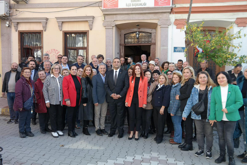 Edremit Belediye başkanı olmak için CHP’ye başvurular bugün tamamlandı. Edremitlilerin de yakından tanıdığı; 28. Dönem Balıkesir milletvekili adayı Eczacı Seval Bozkurt’da adaylar arasına katıldı.