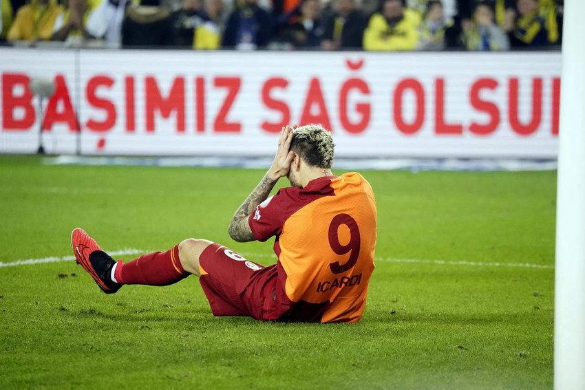 Fenerbahçe - Galatasaray derbisini yorumlayan eski hakem Ahmet Çakar, 0-0 eşitlikle biten mücadele için "Fenerbahçe 1 puanı hakem sayesinde aldı" dedi.