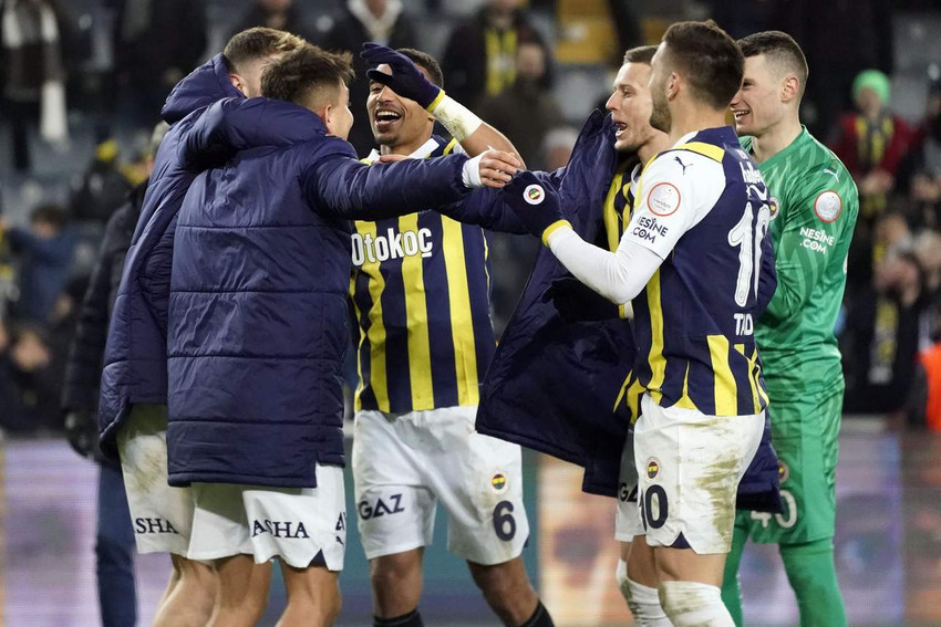 Fenerbahçe, Süper Lig'de MKE Ankaragücü’nü 2-1 mağlup ederek rakibine karşı oynadığı son 6 maçta sahadan galibiyetle ayrıldı.