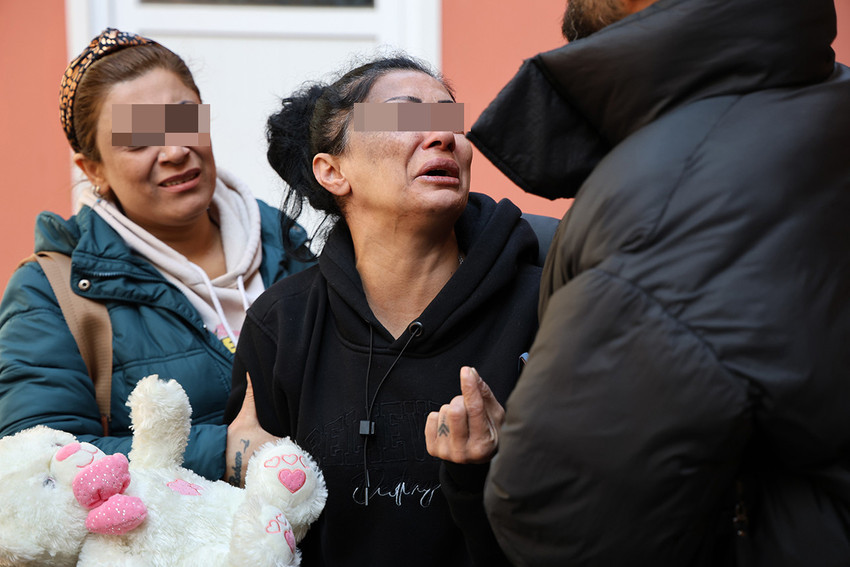 Adana'da bir kişi sevgililer gününde, kız arkadaşını tabancayla vurup öldürürken cesedini sulama kuyusuna gömdü. Genç kızın cenazesini almak için Adli Tıp'a gelen acılı annenin elinde ise kızından geriye kalan oyuncak bir ayı vardı...
