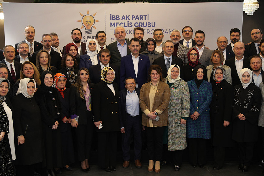 İstanbul Büyükşehir Belediye Başkan Adayı Murat Kurum, İBB Meclis Üyeleri ile kahvaltı programı ve plaket töreninde bir araya geldi.