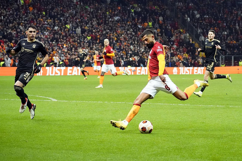 Galatasaray'ın Sparta Prag ile oynayacağı Avrupa Ligi mücadelesinde kamp kadrosu belli oldu. 5 isim kadroda yer almadı.