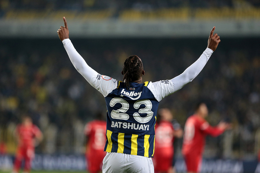 Trendyol Süper Lig’in 29. haftasında Fenerbahçe, konuk ettiği Pendikspor'u ikinci yarıda bulduğu gollerle 4-1'lik skorla mağlup etti.