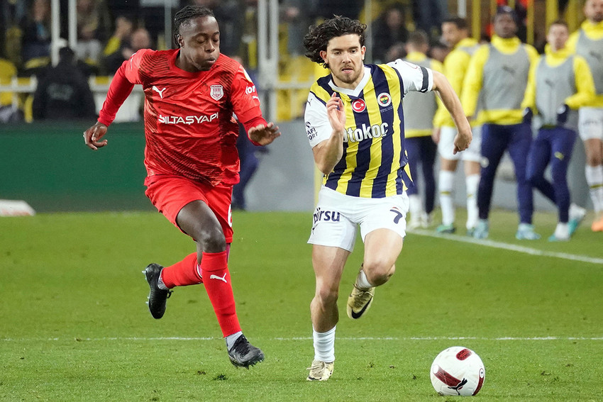 Trendyol Süper Lig’in 29. haftasında Fenerbahçe, konuk ettiği Pendikspor'u ikinci yarıda bulduğu gollerle 4-1'lik skorla mağlup etti.