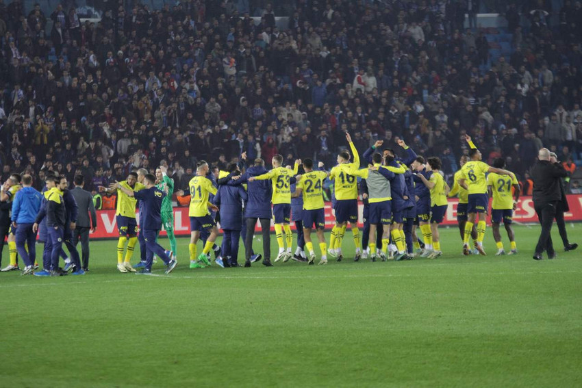 Trendyol Süper Lig’de konuk olduğu Trabzonspor'u 3-2 mağlup eden Fenerbahçe, ligde yenilmezlik serisini 19 maça çıkardı.