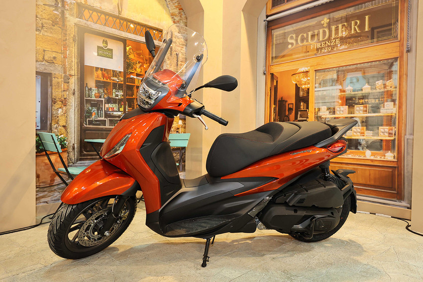 İtalya’nın en köklü ve öncü motosiklet markalarından olan Piaggio, Motobike İstanbul 2024’te, güç-ağırlık dengesiyle sınıfının lideri Beverly, Medley, üç tekerlekli MP3 ve elektrikli Piaggio 1 modellerinin de bulunduğu geniş ürün yelpazesiyle yeni sezonun açılışını gerçekleştirecek. 