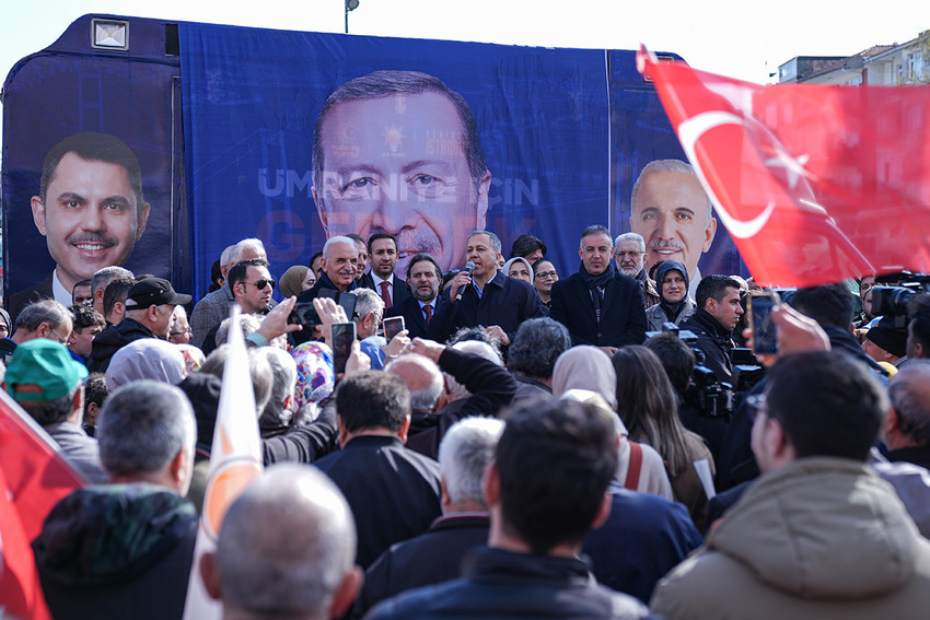 İçişleri Bakanı Ali Yerlikaya, AK Parti'nin yerel seçim kampanyası kapsamında İstanbul'da Ümraniye'deydi. Burada bir konuşma yapan Yerlikaya AK Parti'nin İstanbul adayı Murat Kurum'a oy istedi.