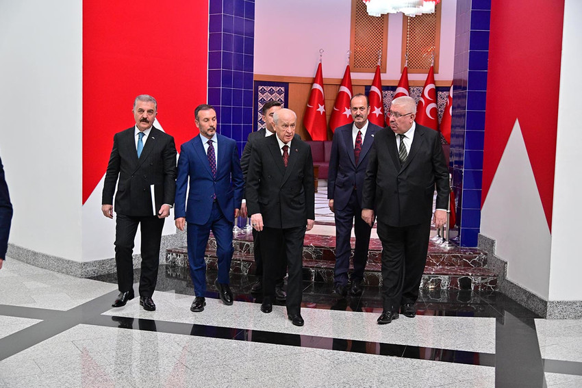 MHP Genel Başkanı Devlet Bahçeli başkanlığında bir araya gelen Merkez Yönetim Kurulu (MYK) toplantısında 15 kişilik Başkanlık Divanı belirlendi.