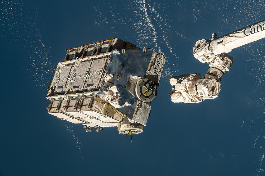 NASA, geçen ay ABD’nin Florida'da eyaletinde bir evin çatısına düşen gizemli nesnenin Uluslararası Uzay İstasyonu'ndan (ISS) düşen bir parça olduğunu doğruladı.
