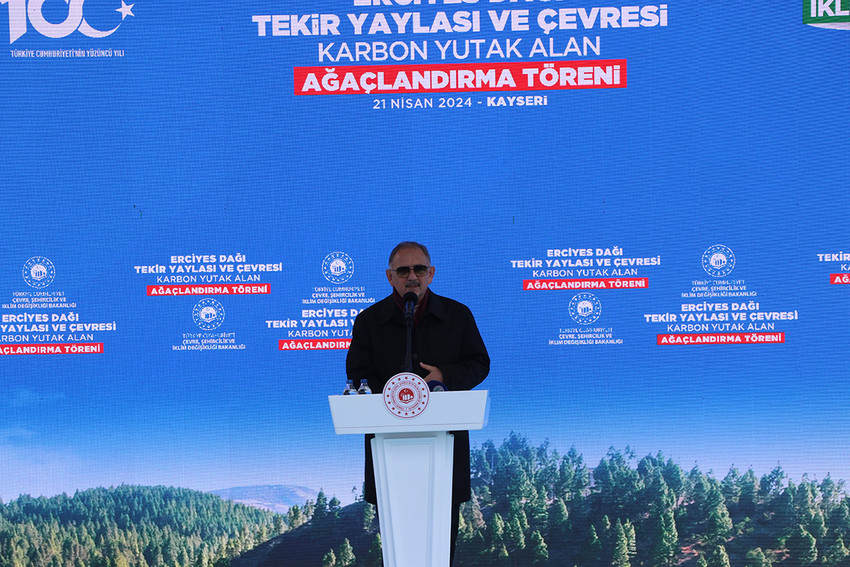 Çevre, Şehircilik ve İklim Değişikliği Bakanı Mehmet Özhaseki, "Her tarafı yemyeşil, zümrüt gibi olan Anadolu coğrafyasını adeta talan ettik. Ağaçlarımızı yok ettik, ormanlarımızı da kel hale getirdik. Şimdi yeniden bir seferberlik başlatıyoruz" dedi.
