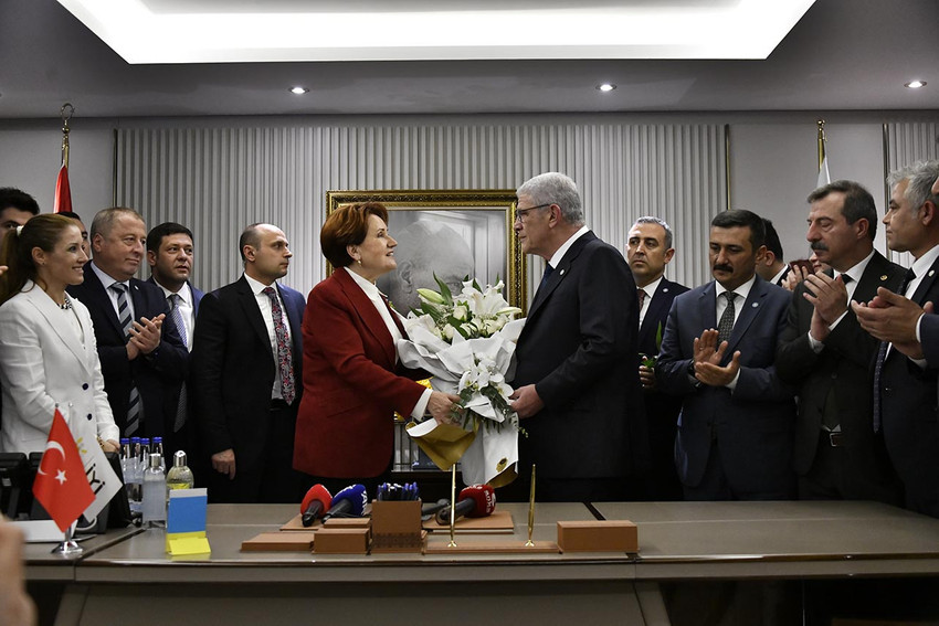 İYİ Parti Genel Başkanı seçilen Müsavat Dervişoğlu, Meral Akşener'den görevi devraldı.