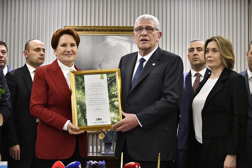 İYİ Parti Genel Başkanı seçilen Müsavat Dervişoğlu, Meral Akşener'den görevi devraldı.