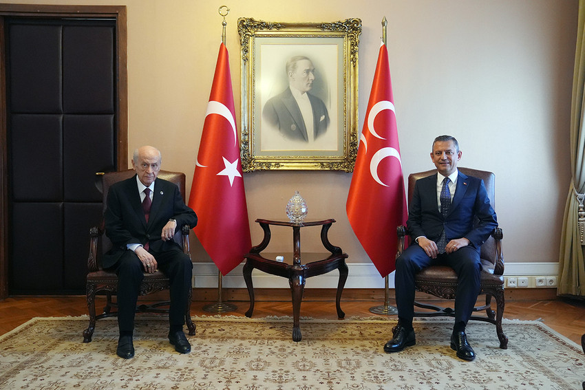 CHP lideri Özgür Özel ile MHP Genel Başkanı Devlet Bahçeli bir araya geldi.