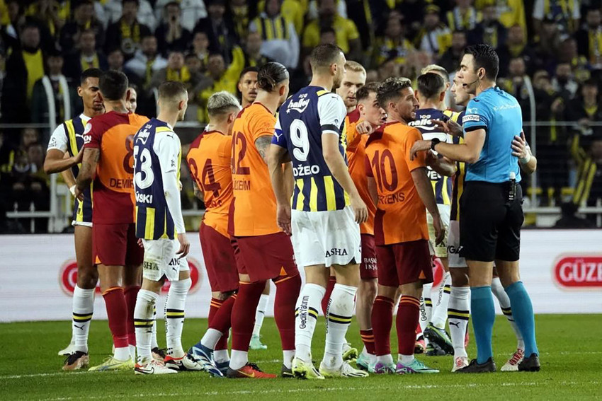 Süper Lig'de Galatasaray ile Fenerbahçe arasında oynanacak karşılaşmayı Arda Kardeşler yönetecek.