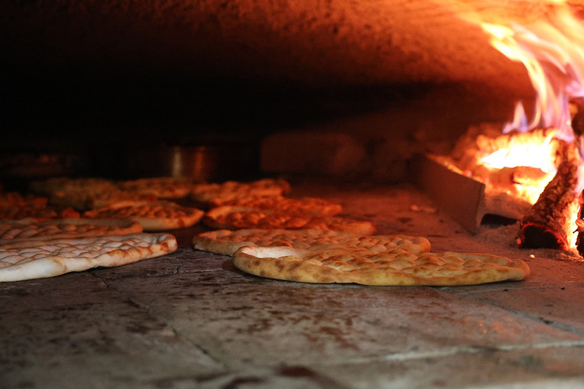 Elazığ'da Fırıncılar Odası'nın kararıyla 200 gram ekmeğin fiyatı 8 liradan 10 liraya çıkarıldı. 