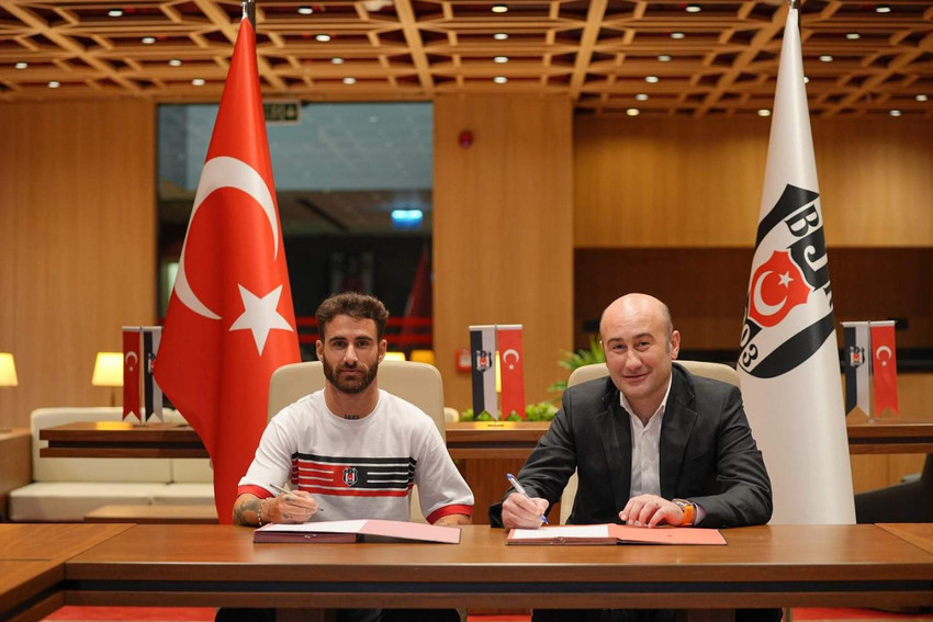 Beşiktaş, Rafa Silva ile 3 yıllığına 6 milyon Euro karşılığında anlaştığını Kamuyu Aydınlatma Platformu'na (KAP) bildirdi. Bildirimin ardından Beşiktaş Silva için hazırladığı özel videoyu da sosyal medyadan yayınladı.