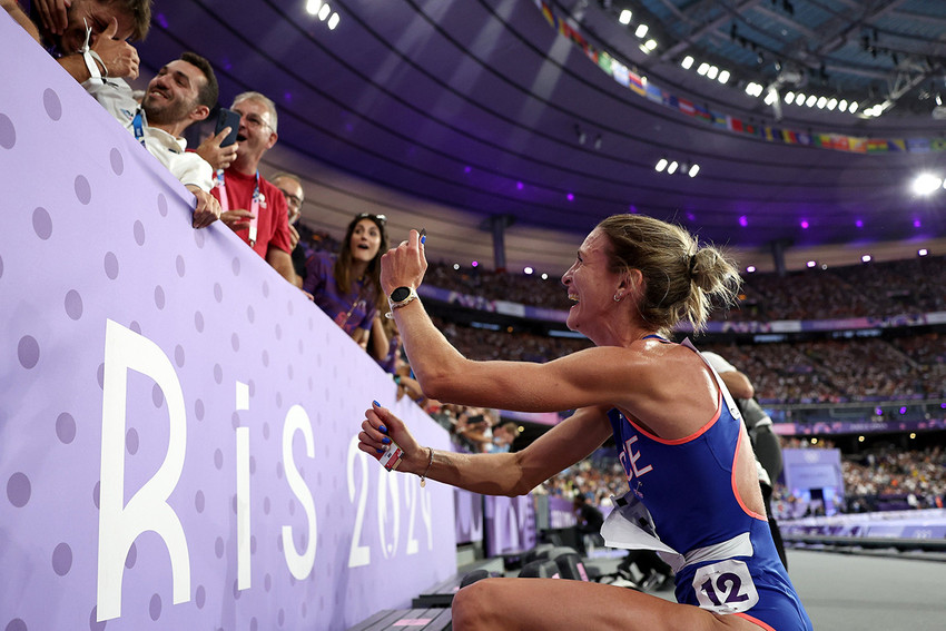 Olimpiyatlarda koşan kadın sporcu Alice Finot, yarışma sonrası sevgilisine evlenme teklifi etti.