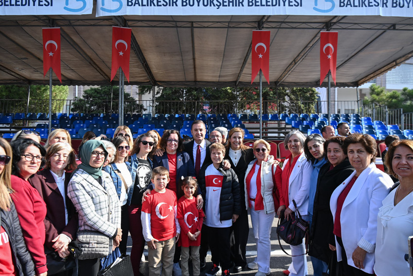 Balıkesir, Cumhuriyet Bayramı'nı coşkuyla kutladı - Resim : 2