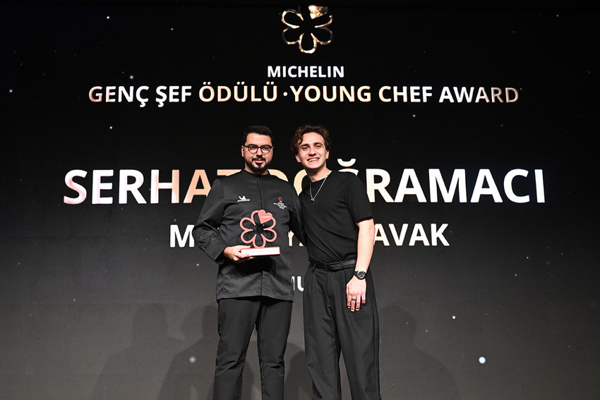 2025 Michelin Genç Şef Ödülü ise Bodrum'daki Yeşil Yıldızlı Mezra Yalıkavak restorandan Serhat Doğramacı'nın oldu. Michelin Guide İstanbul, İzmir, Muğla'daki tüm restoran önerilerine Michelin Guide internet sitesi ve mobil uygulamalarından erişilebiliyor.